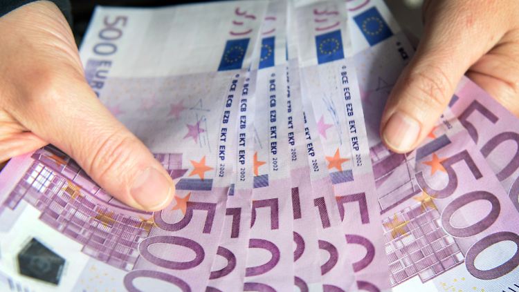 Bargeld in 500er-Scheinen: Die Freiheit anonymer Zahlungen.