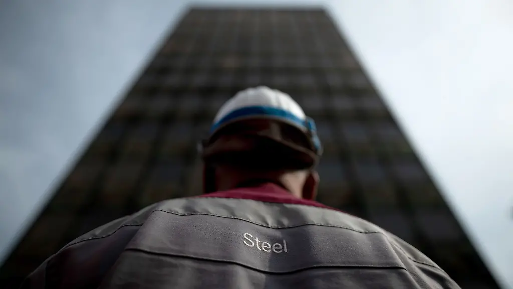 Kann-ich-hier-noch-laenger-arbeiten-Steckt-der-eigene-Arbeitgeber-in-der-Krise-muessen-Beschaeftigte-schwierige-Entscheidungen-treffen