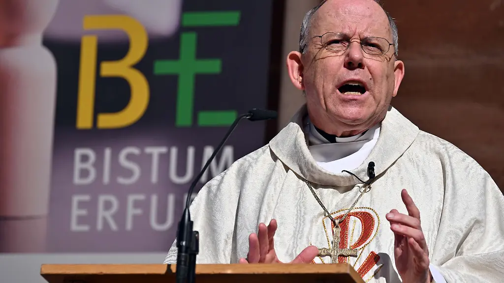 Erfurts-Bischof-Ulrich-Neymeyr-betont-im-Gottesdienst-zum-Elisabethempfang-die-Bedeutung-der-Menschenwuerde