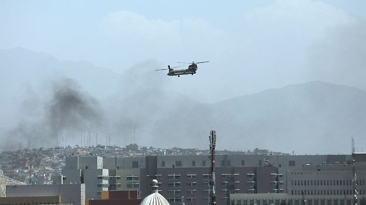 Das deutsche Botschaftspersonal in Kabul floh in die US-Botschaft, vom dortigen Dach wurde es per Hubschrauber zum Flughafen gebracht.