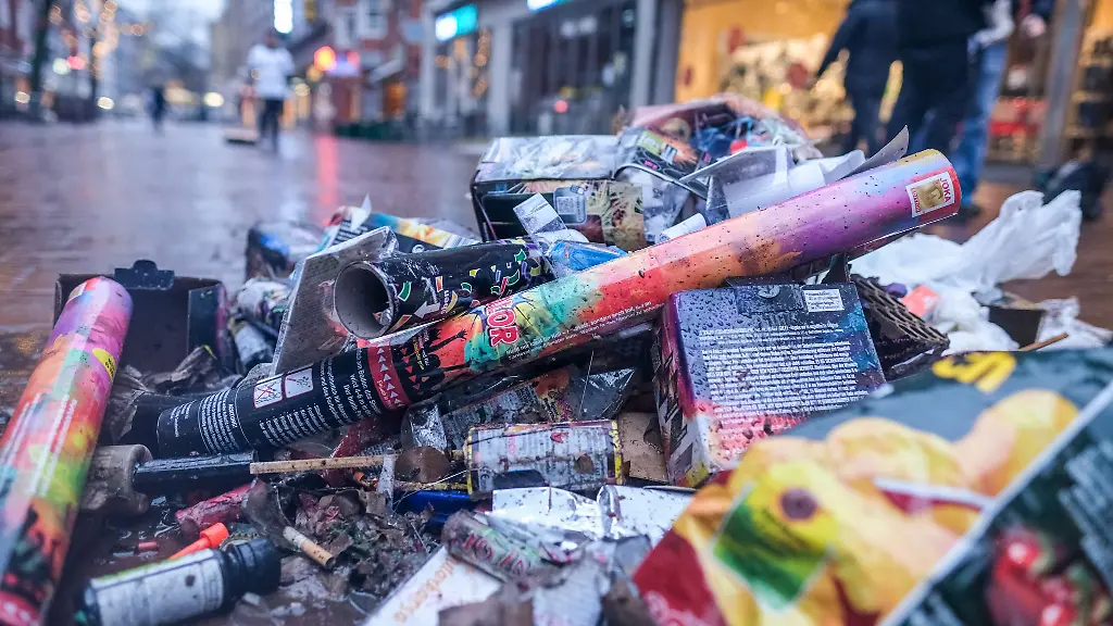 Bislang-koennen-Kommunen-privates-Silvesterfeuerwerk-nur-eingeschraenkt-regulieren-Bremen-will-erreichen-dass-sich-das-aendert