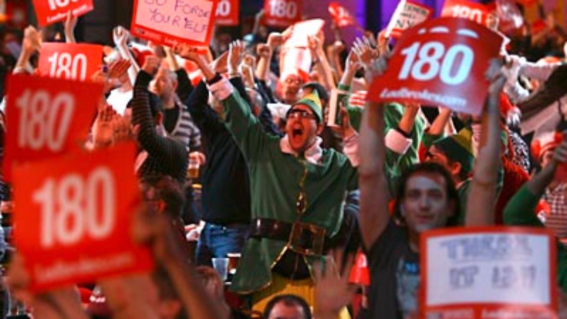 "Oooonehundred-and-eightyyyyyyyyyyyy": Die Fans im Alexandra Palace rasten aus.