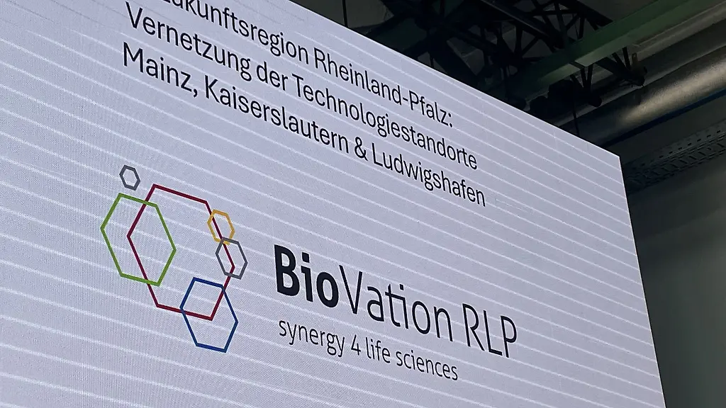Im-Alten-Auktionshaus-in-Mainz-wurde-ein-neues-Netzwerk-aus-der-Taufe-gehoben