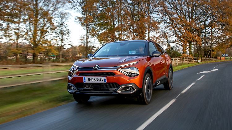 Es ist eine sehr spezielle Optik, mit der der Citroën C4 in der Kompaktklasse auf sich aufmerksam machen möchte.