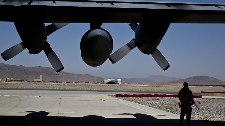 Die Maschine war in der an Afghanistan grenzenden südlichen Provinz Surchondarjo abgestürzt. (Archivbild)