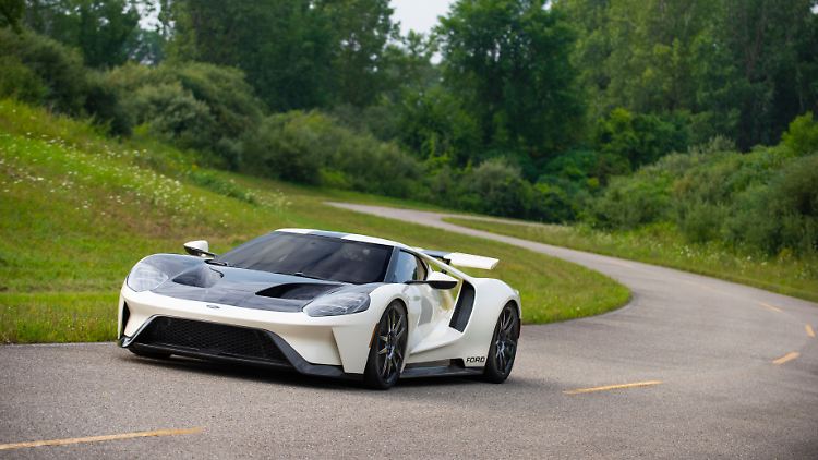 Ab 540.000 Euro kann der Ford GT als Sondermodell "64 Prototype Heritage Edition" erworben werden.