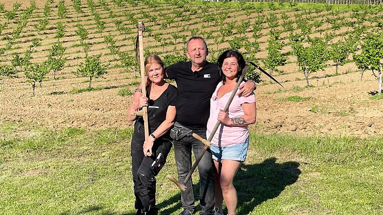 Ivica aus Kroatien mit Nevenka (l.) aus Baden-Württemberg und Isolde aus Niedersachsen.