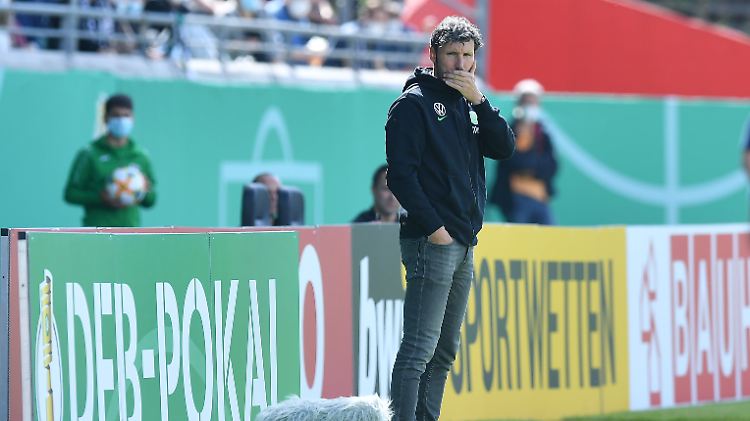 Trainer Van Bommel hat sich der ersten Runde des Pokals ver-wechselt.