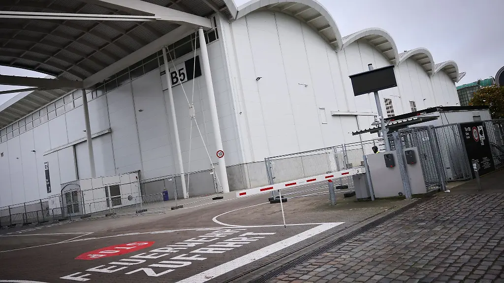 Die-Messehallen-sollen-erneut-Schutzsuchenden-als-Notunterkunft-dienen