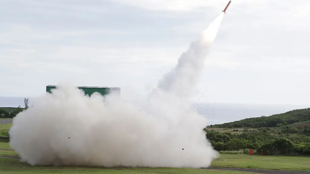 Eine-Patriot-Rakete-startet-bei-einer-Uebung-In-Bayern-werden-kuenftig-wieder-Motoren-fuer-sie-hergestellt