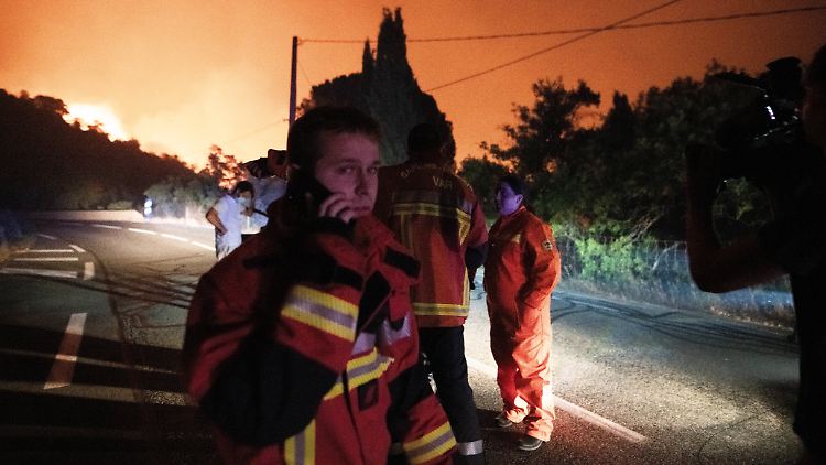 Laut Behörden handelt es sich um den größten Waldbrand in diesem Sommer. 