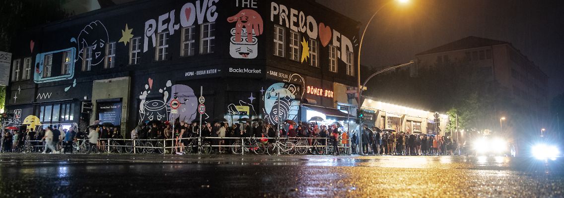 Groß war der Wunsch, noch einmal wie früher im Club zu feiern - ohne Maske und Abstandsregeln.
