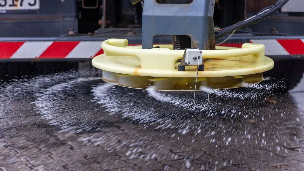 Glaette-bleibt-in-den-kommenden-Tagen-eine-Gefahr-auf-hessischen-Strassen-Symbolbild