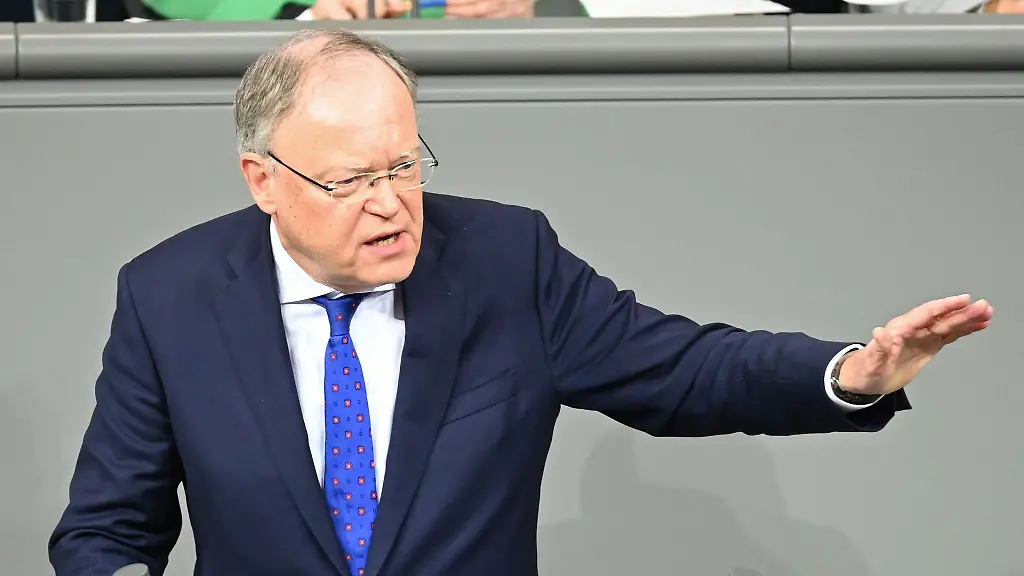 Auch-auf-dem-Land-duerfe-es-keine-Frage-von-Glueck-oder-Zufall-sein-ob-ein-gutes-Krankenhaus-erreichbar-ist-sagt-Niedersachsen-Ministerpraesident-Weil