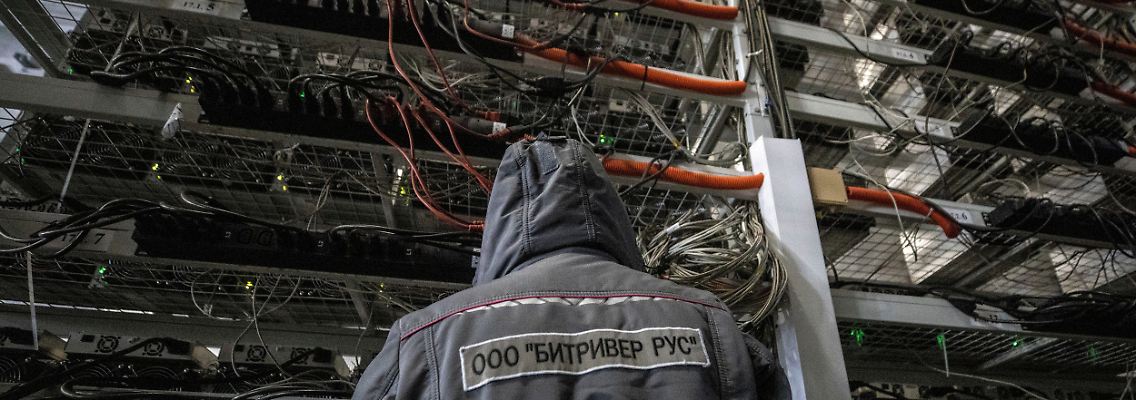 2021-07-07T000000Z_1005609524_RC2HFO9MNZJX_RTRMADP_3_FINTECH-BITCOIN-CHINA-MINING.JPG