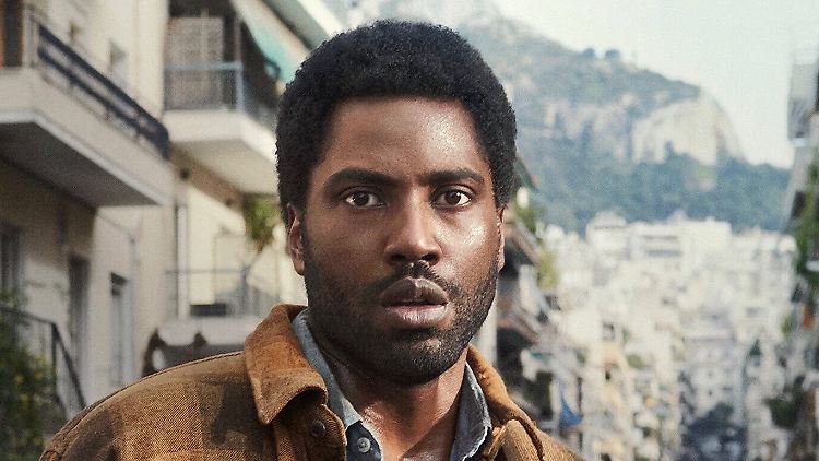 Gerät in eine ausweglose Lage:  John David Washington in "Beckett".
