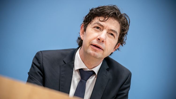 Das baldige Aufkommen einer neuen, impfstoff-resistenten Virusvariante hält der Virologe für unwahrscheinlich.