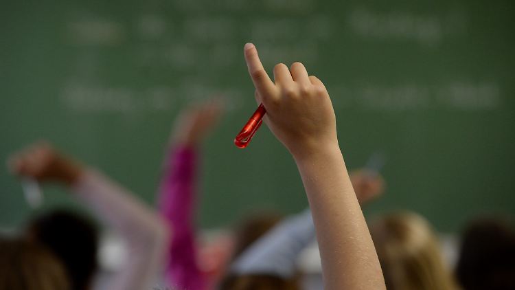 Suchen sich Schüler ihren Platz selber aus, sitzen gute und lernschwächere Schüler meist getrennt voneinander.