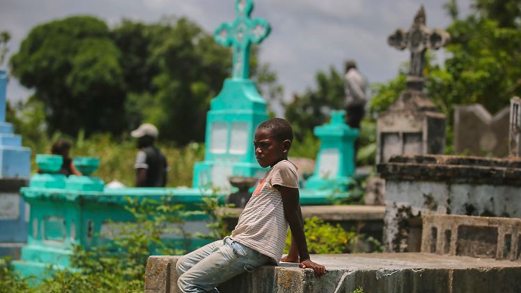 Tausende Haitianer müssen derzeit ihre Angehörigen begraben.