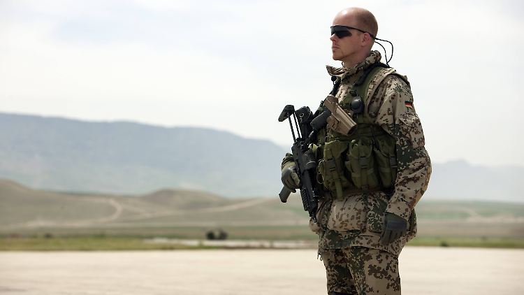 Soldat der Bundeswehr auf dem Flughafen in Masar-i-Scharif.