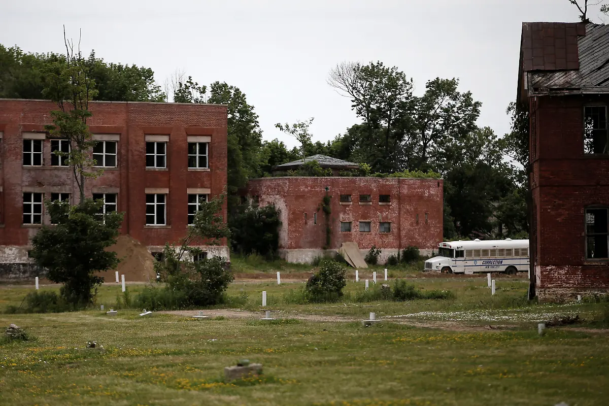 2016-06-27T120000Z-1978374462-S1AETMJTWUAA-RTRMADP-3-NEW-YORK-POTTERS