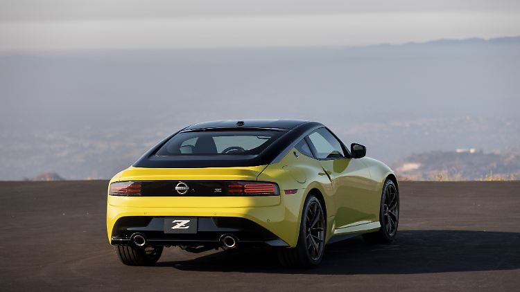 Die Leistung des Nissan Z stieg auf 400 PS, der Hubraum des V6 schrumpfte hingegen auf 3,0 Liter.