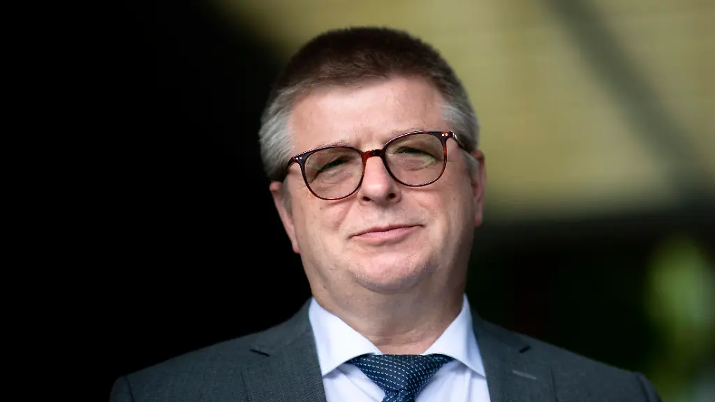 5e6353001f1435e3fcf1918aefe755f1