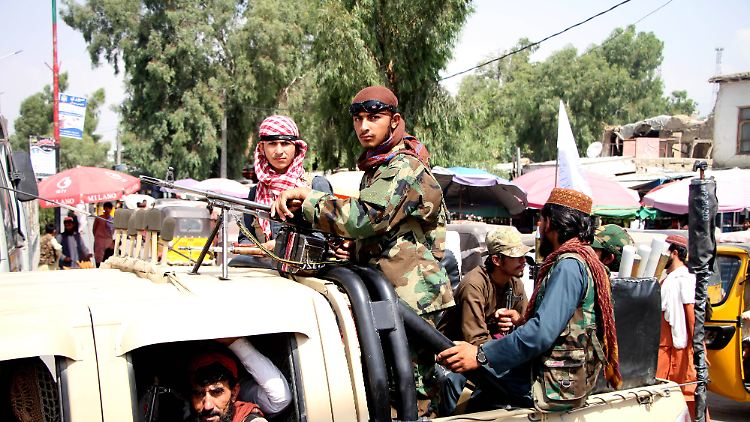 Regierungsvertreter fürchten nach der Machtübernahme Racheaktionen der Taliban.