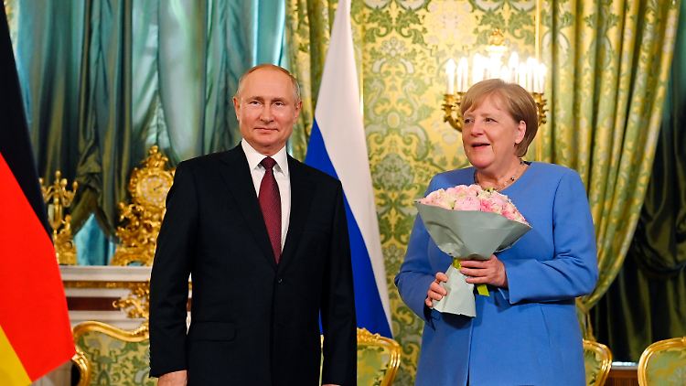 Was Merkel nach zwanzig Kreml-Besuchen wirklich über Putin denkt, behält sie für sich.