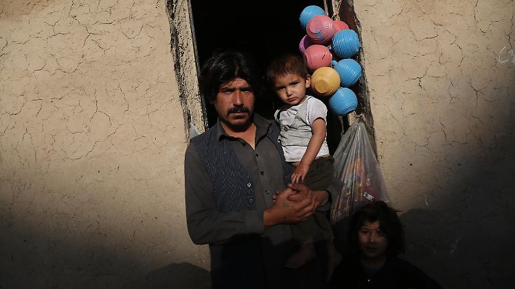 Binnenvertriebene in Kabul versuchen in Parks, Rohbauten und leeren Schulen zu überleben.