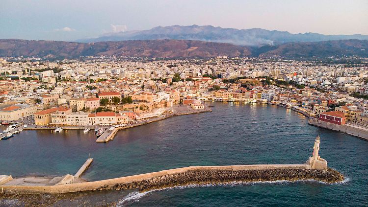 Kreta (hier der Hafen von Chania) gilt ab Dienstag als Hochrisikogebiet.