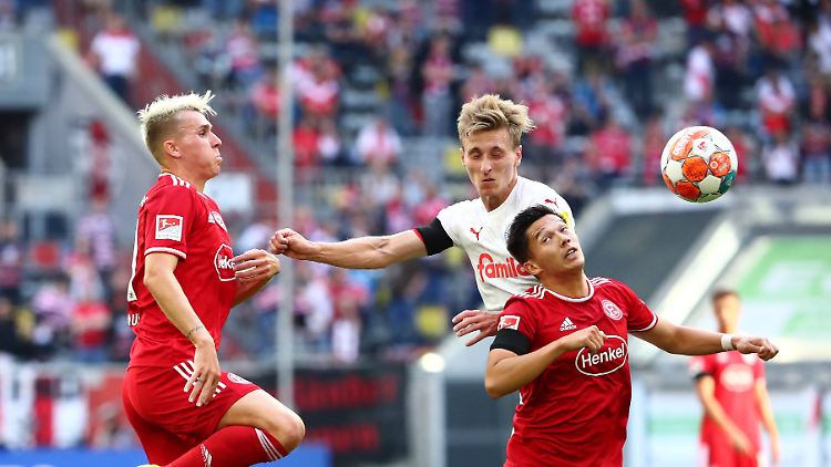 Klaus und Appelkamp können mit der Fortuna einen späten Punktgewinn feiern.