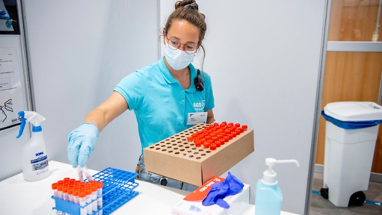 Nach knapp drei Monaten meldet das RKI erstmals wieder eine Sieben-Tage-Inzidenz von über 50. 