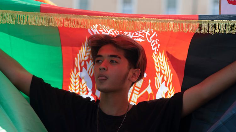 Millionen junge Afghanen müssen befürchten, dass sich ihre Internet-Posts nun als lebensbedrohlich herausstellen könnten.