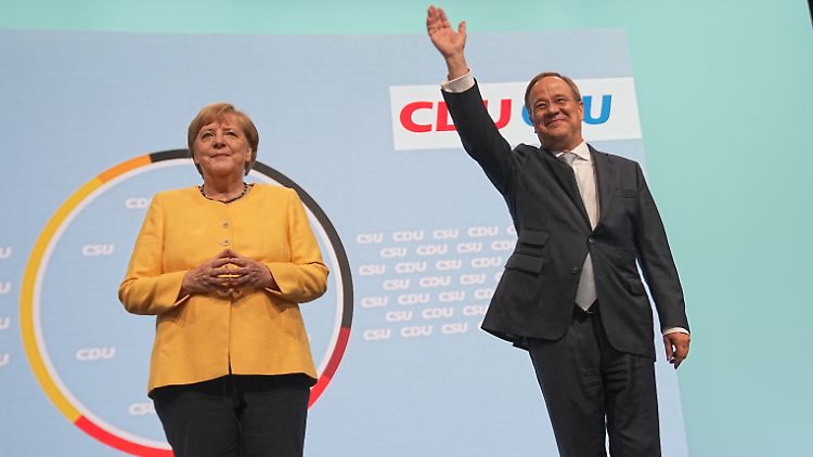 Schafft er noch die Wende? Die Umfragewerte für Kanzlerkandidat Laschet sind noch schwächer als die für die Union. Merkel glaubt aber an ihn.