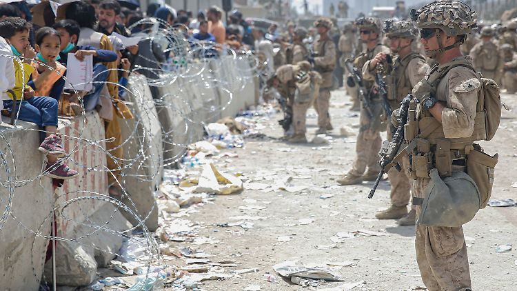 Noch immer hoffen Tausende darauf, aus Kabul fliehen zu können. 