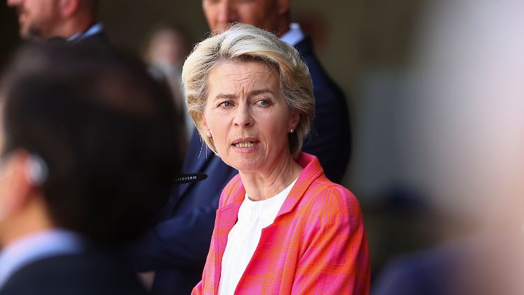 Den durch die Machtübernahme der Taliban in Gefahr geratenen Menschen müssen "legale und sichere" Fluchtrouten geboten werden, so von der Leyen.