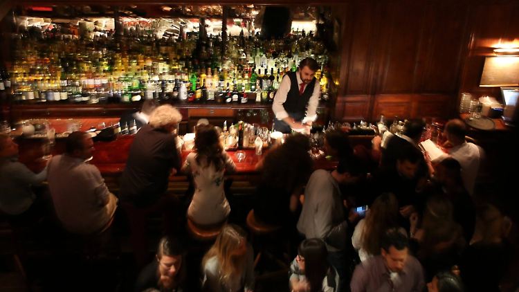 Aktuell gilt in Österreich die 3G-Regel: Nur Geimpfte, Getestete oder Genesene haben Zugang in Bars und Clubs.