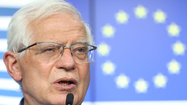Der EU-Außenbeauftragte appelliert an die USA, flexibler bei den Kontrollen am Kabuler Flughafen zu sein.