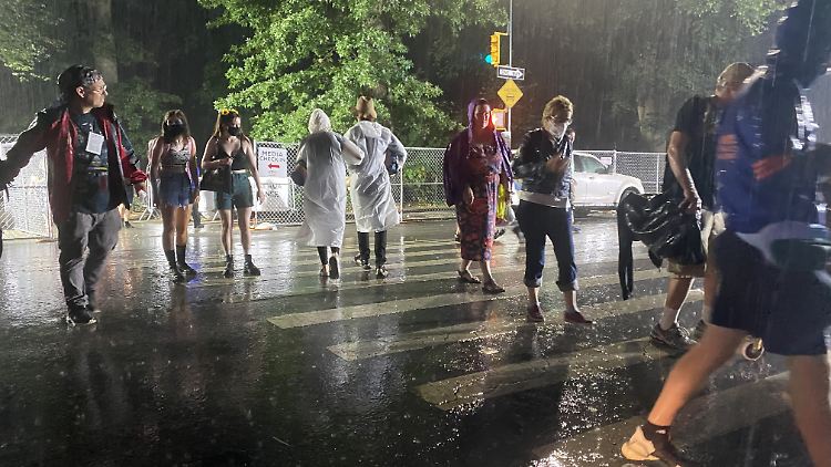 Ein Open-Air-Konzert im Central Park musste wegen eines Gewitters abgebrochen werden.