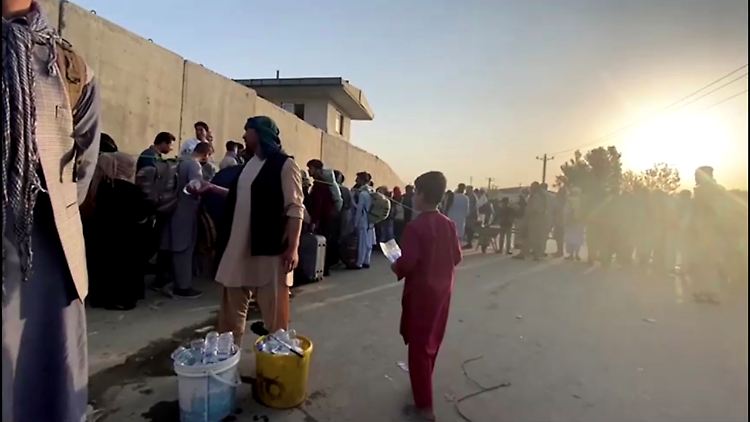 Rund um den Flughafen Kabul ist die Lage weiterhin unübersichtlich.