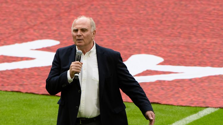 Uli Hoeneß kämpfte bei der Würdigung des langjährigen Wegbegleiters Gerd Müller mit den Tränen.