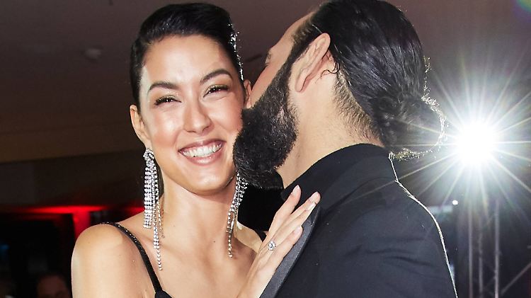 Glückliche Eltern: Rebecca Mir und Massimo Sinató.
