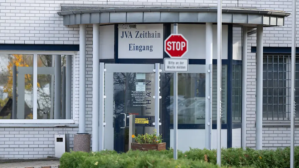 Weihnachtsmarkt-vor-dem-Gefaengnis-in-Zeithain