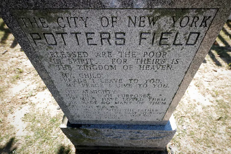 2024-09-11T053228Z-2077416393-RC2RX9AVRYPV-RTRMADP-3-NEW-YORK-POTTERS-FIELD-HART-ISLAND