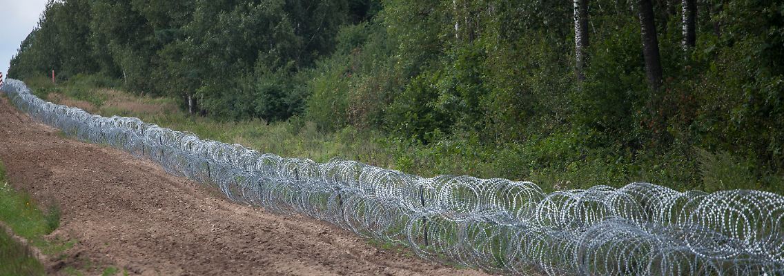 Noch ist hier nur Draht: In Kürze soll an der polnisch-belarussischen Grenze ein über zwei Meter hoher Zaun errichtet werden