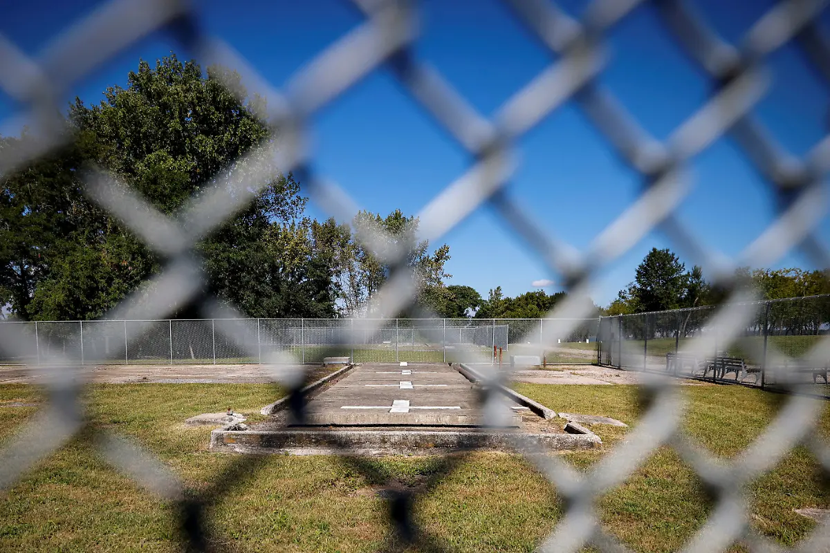 2024-09-11T053211Z-351771073-RC2RX9ARMQFG-RTRMADP-3-NEW-YORK-POTTERS-FIELD-HART-ISLAND