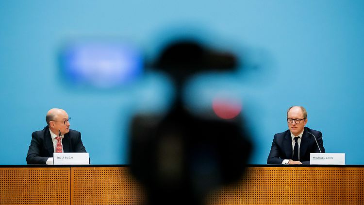 Die Vorstandsvorsitzenden Buch (l.) und Zahn sind sich einig. Doch die Aktionäre spielten bislang nicht mit. 