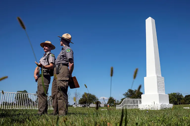 2024-09-11T053201Z-1425204370-RC2RX9A53GXJ-RTRMADP-3-NEW-YORK-POTTERS-FIELD-HART-ISLAND