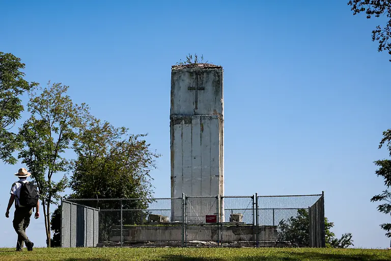2024-09-11T053206Z-1173442121-RC2SX9AQOKBB-RTRMADP-3-NEW-YORK-POTTERS-FIELD-HART-ISLAND